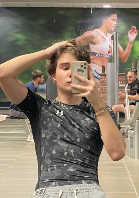 Кирилл из Замбрув, мне 19, познакомлюсь для вирта