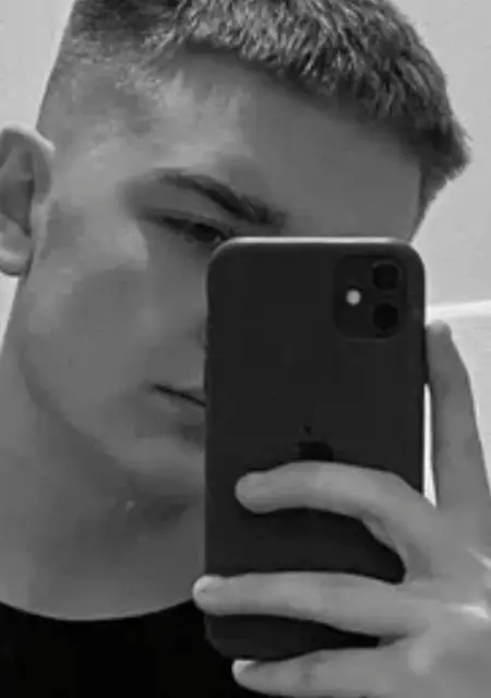 Иван из Амстердама, мне 18, познакомлюсь на одну ночь