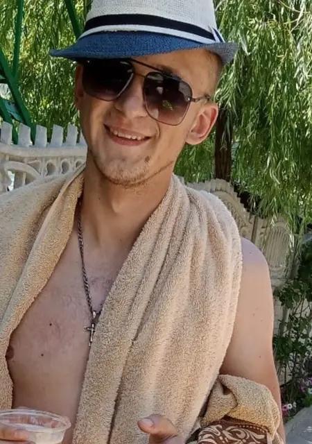 Ярослав из Каменского, мне 25, познакомлюсь на одну ночь