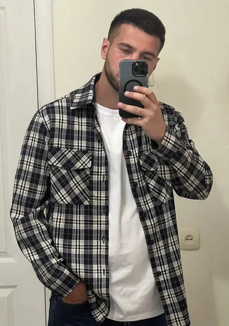 Я Игорь, 29 років, знайомлюсь без зобов'язань у Миколаєві