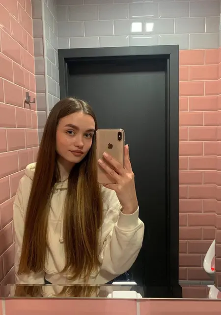 Я Ульяна, 22 років з Київ, шукаю знайомство для відкриті стосунки