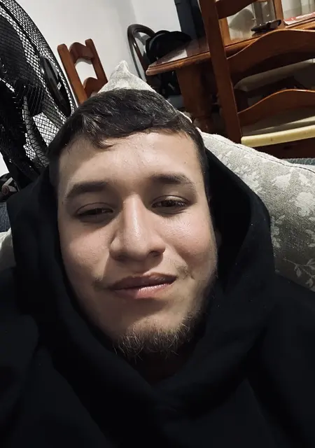 Santiago Aa de Castelló de la Plana, tengo 24 años, listo para conocer para pasatiempo agradable