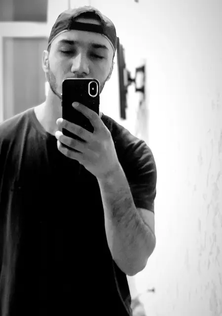 Валид из Франкфурта-на-майне, ищу на сайте знакомства на одну ночь