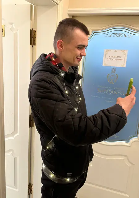Я Богдан, 19, из Ужгорода, ищу знакомства на одну ночь