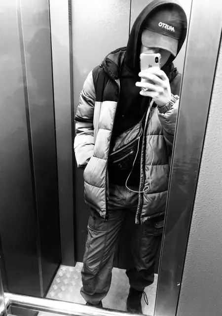 Андрей из Хофддорп, мне 19, познакомлюсь для вирта