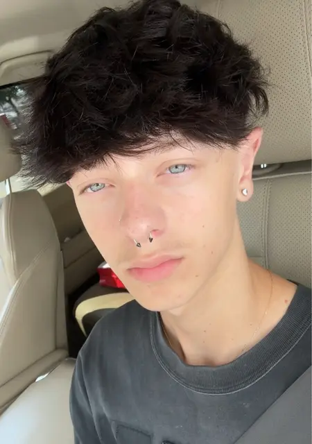 Stefan из Плоешти, ищу на сайте знакомства на одну ночь