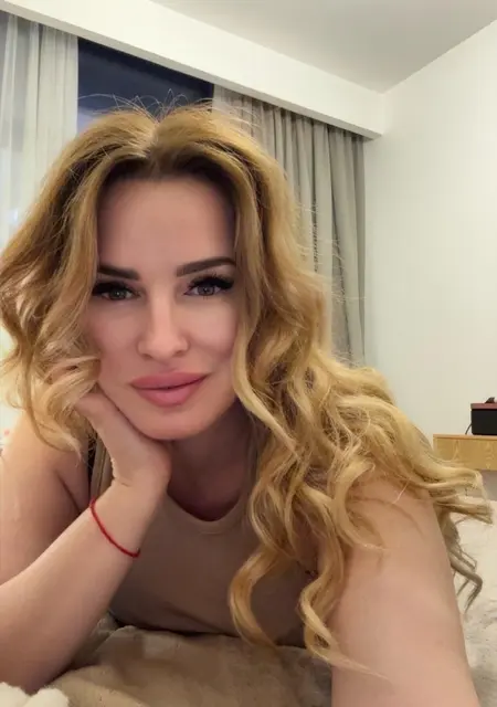 Я Mia, 36, знакомлюсь для общения в Дубае