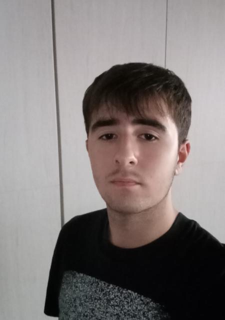 Soy Eneko, 19 años de Madrid, busco conocer gente para relación sin ataduras