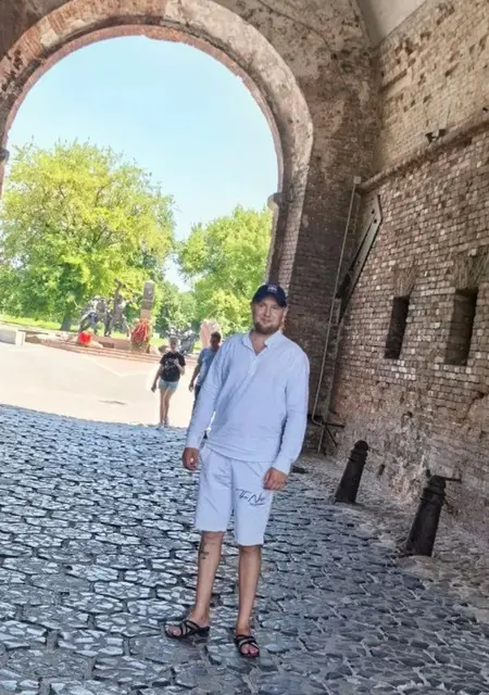 Артем из Бреста, мне 32, познакомлюсь для приятного времяпровождения