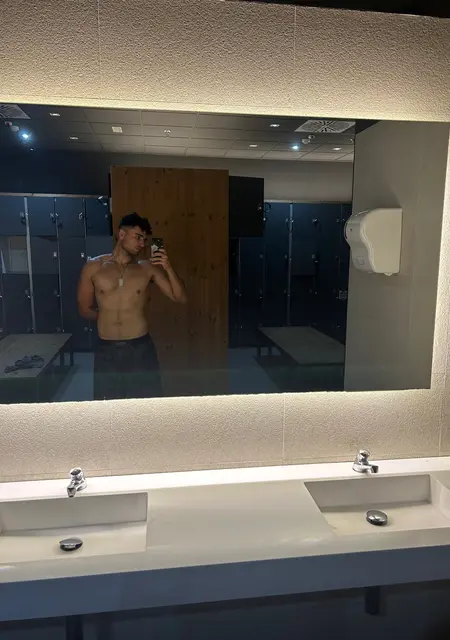 Javier de Vigo, tengo 22 años, listo para conocer para lío de una noche