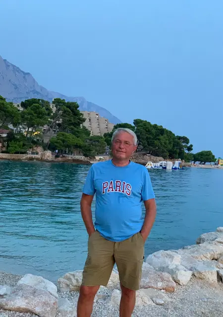 Я Anatoli, 56, из Тбилиси, ищу знакомство для открытые отношения