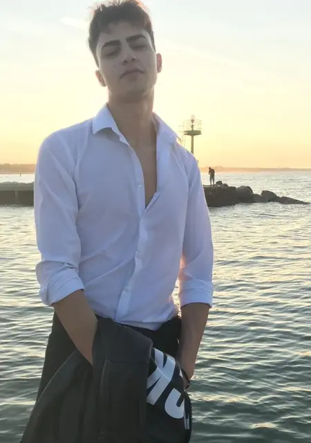 Soy Samuel, 22 años, conociéndome para lío de una noche en Sant Boi de Llobregat