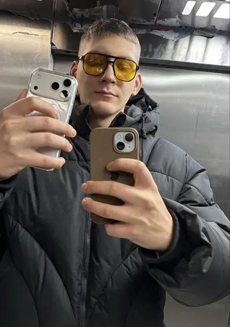 Я Денис, 21, из Валенсии, ищу знакомства на одну ночь