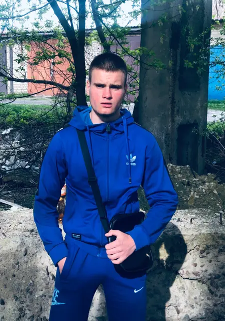 Я Maks, 19 років, знайомлюсь для спілкування у Сумах
