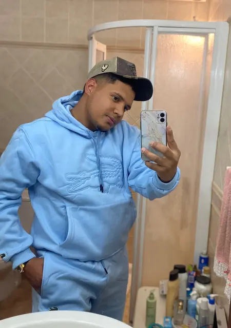 Soy Josias, 21 años, conociéndome para conversación virtual en Bilbao