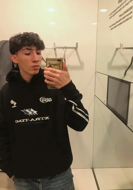 Я Alex, 19, знакомлюсь на одну ночь в Барселоне