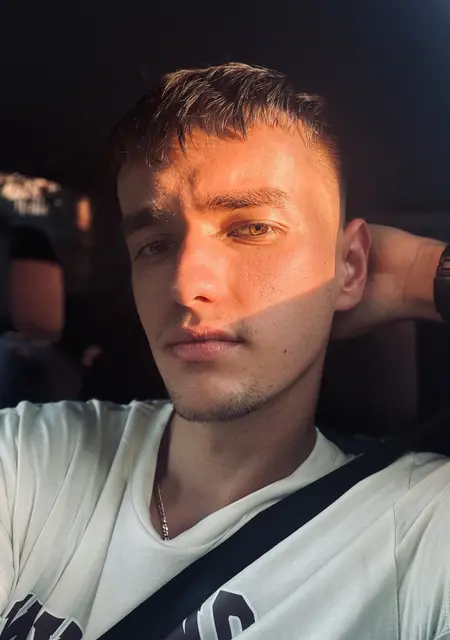 Mark з Ужгород, мені 21 років, познайомлюсь на одну ніч