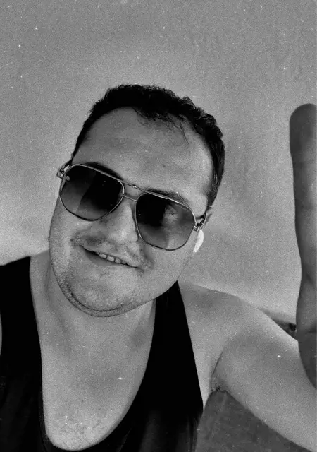 Lavrent из Еревана, ищу на сайте знакомства на одну ночь