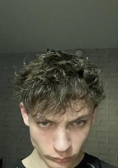 Я Даниил, 18, из Майами, ищу знакомство для постоянных отношений