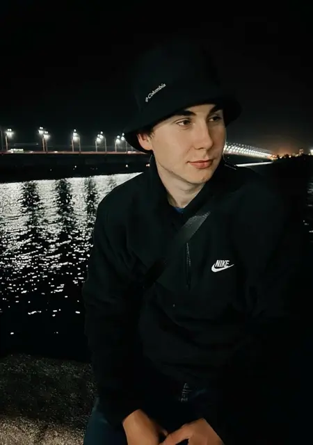 Я Лев, 20, из Александрии, ищу знакомство для открытые отношения