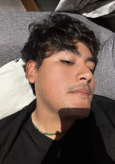 Soy Isaias, 25 años de Sevilla, busco conocer gente para hacer nuevos amigos