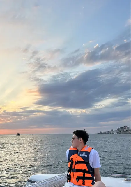 Нурбек из Стокгольма, мне 21, познакомлюсь для общения