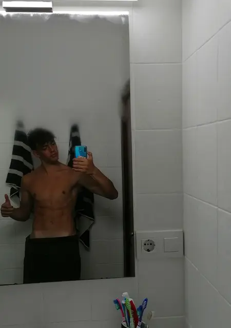 Я Iker, 18, из Кастро-Урдьялес, ищу знакомства на одну ночь