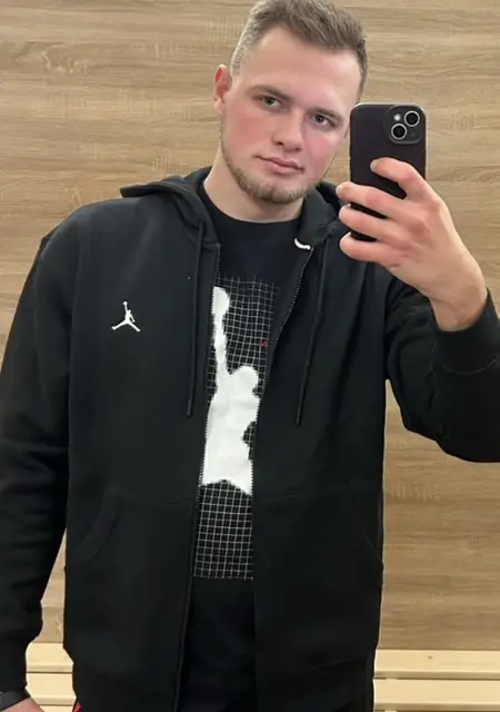 Я Oleksandr, 22, знакомлюсь для общения в Першотравенске