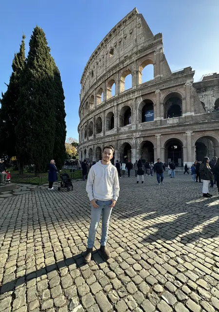 Soy Agustin, 23 años de Barcelona, busco conocer gente para hacer nuevos amigos