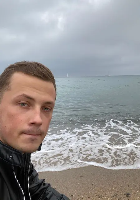 Anatolii из Барселоны, мне 24, познакомлюсь на одну ночь