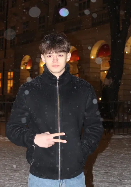 Макс з Чернівців, шукаю на сайті вірт