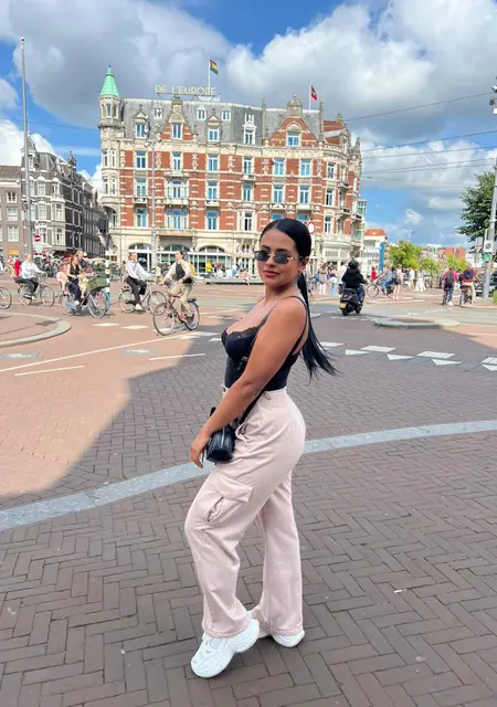 Daniela из Амстердама, ищу на сайте общение