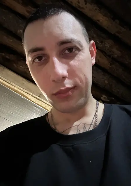 Я Владислав, 25, из Новопскова, ищу знакомства без обязательств