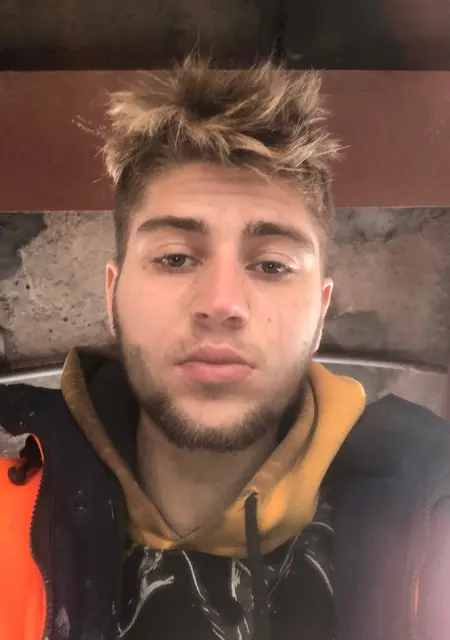 Я Саше, 24, из Новомосковска, ищу знакомства без обязательств