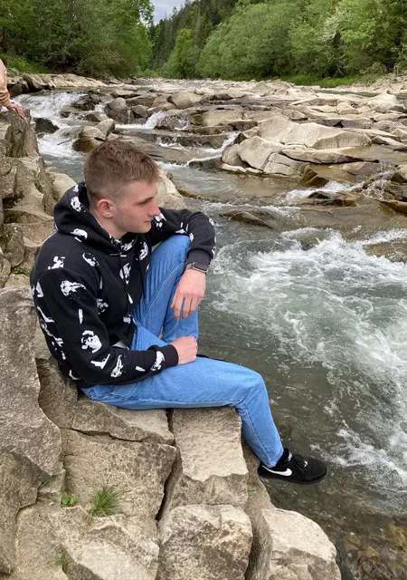 Я Валерій, 24 років, знайомлюсь на одну ніч у Івано-Франківську