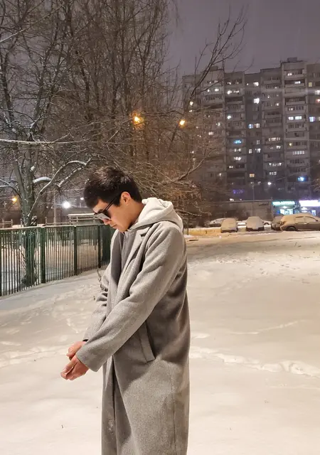 Eduard из Парижа, мне 19, познакомлюсь для постоянных отношений