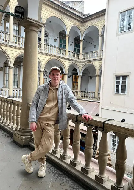 Я Захар, 19, из Львова, ищу знакомство для приятного времяпровождения