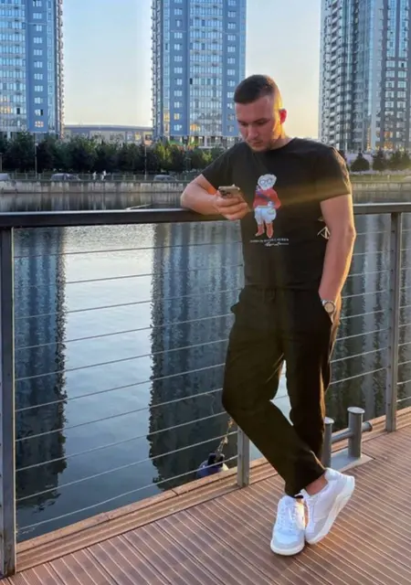 Viktor з Черкаси, мені 27 років, познайомлюсь для вірт