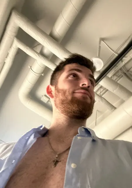 Богдан из Варны, мне 25, познакомлюсь для приятного времяпровождения