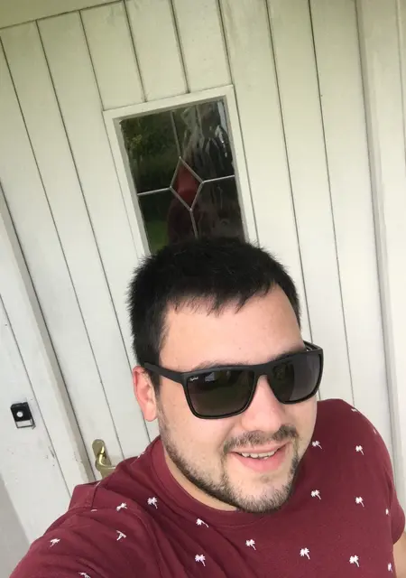 Родион из Франкфурта-на-майне, мне 30, познакомлюсь для приятного времяпровождения