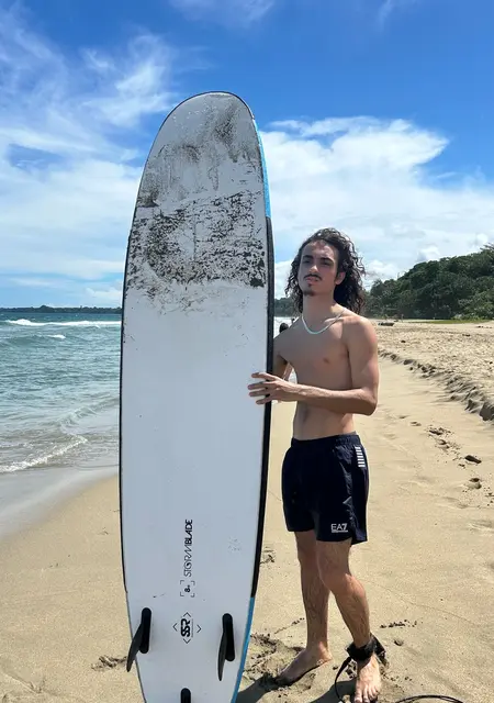 Soy Yas, 21 años de Barcelona, busco conocer gente para relación sin ataduras