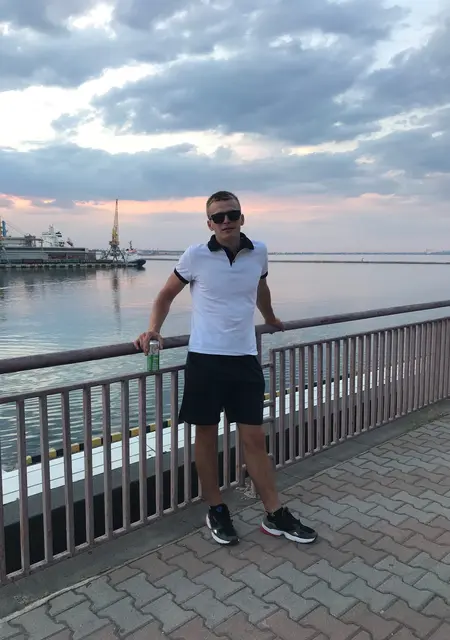 Вова из Чернигова, мне 25, познакомлюсь для постоянных отношений