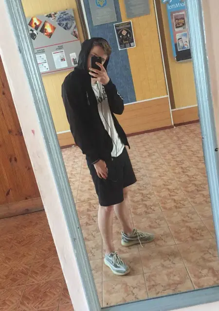 Артур из Кривого Рога, мне 21, познакомлюсь для открытые отношения