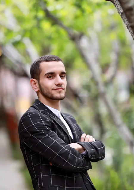 Я Artak, 26, знакомлюсь для открытые отношения в Ереване