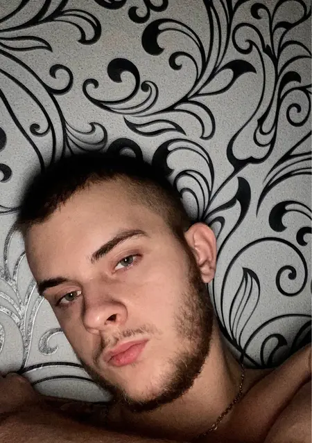 Павел из Амвросиевки, мне 23, познакомлюсь для общения