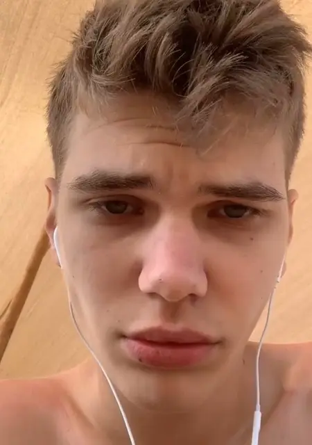 Артем из Риги, мне 23, познакомлюсь для вирта