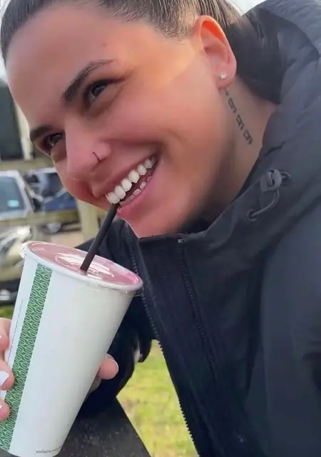 Я Lucie, 25, из Бристоля, ищу знакомство для постоянных отношений