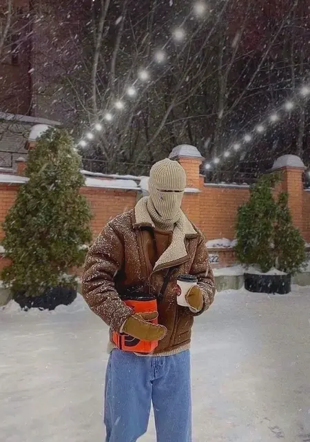 Я Eduard, 27 років, знайомлюсь для постійних стосунків у Чернівцях