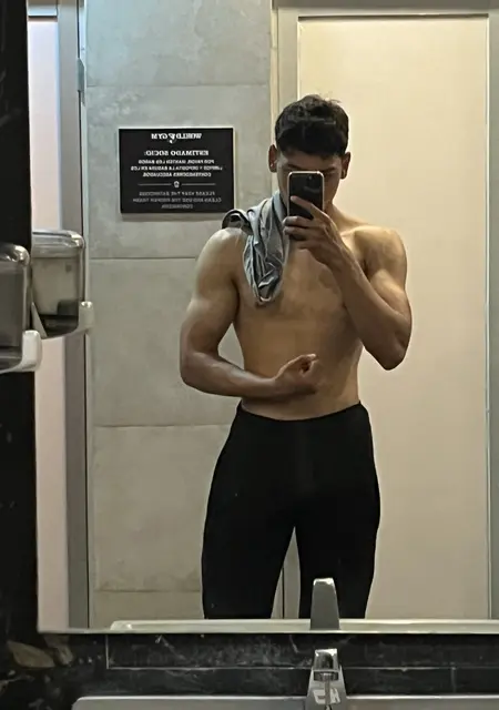 Abraham из Аподаки, мне 21, познакомлюсь на одну ночь