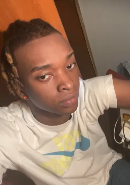 Я Bruno, 21, из Гимарайнш, ищу знакомство для открытые отношения